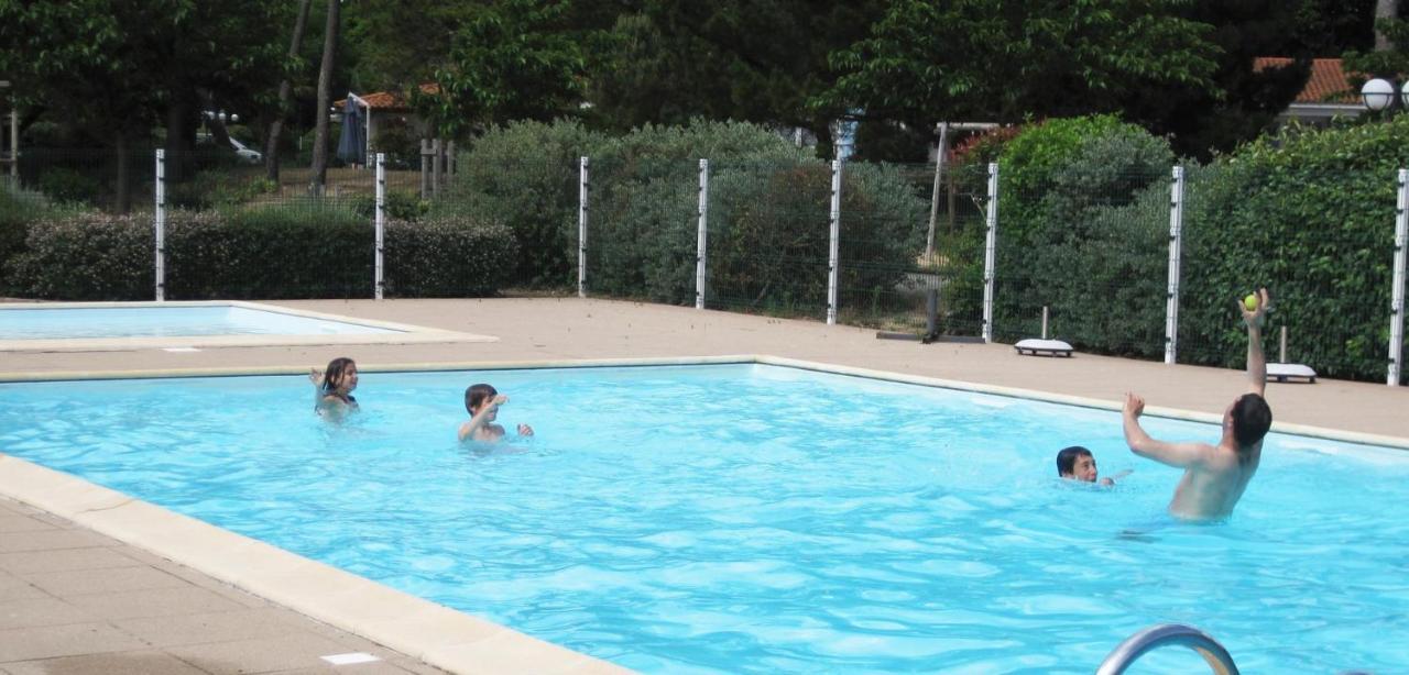 Hotel ULVF Les Hibiscus Saint-Jean-de-Monts Exterior foto